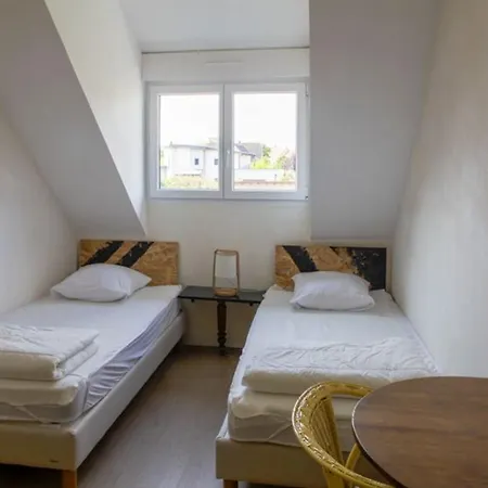 Holiday home Maison Familiale Avec Piscine Chauffee, Salle De Jeux Et Grand Jardin - 5 Chambres, 15 Couchages - Fr-1-410-340 Change (Sarthe)