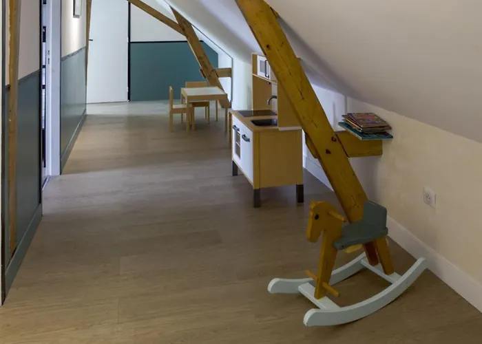 Maison Familiale Avec Piscine Chauffee, Salle De Jeux Et Grand Jardin - 5 Chambres, 15 Couchages - Fr-1-410-340 Changé