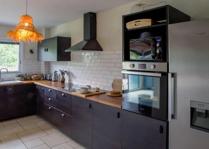 Maison Familiale Avec Piscine Chauffee, Salle De Jeux Et Grand Jardin - 5 Chambres, 15 Couchages - Fr-1-410-340 * Changé